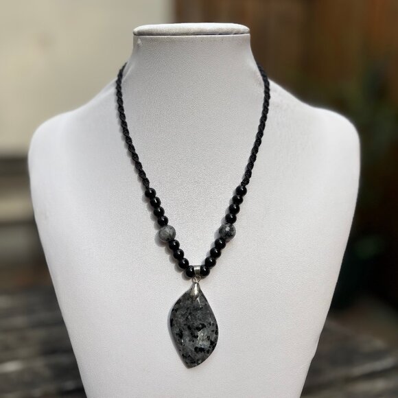 Black labradorite pendant with natural stone bead necklace. - Picture 1 of 9